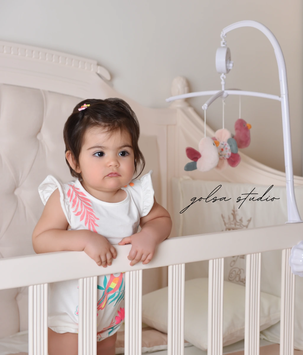 عکاسی در منزل با تخت نوزاد