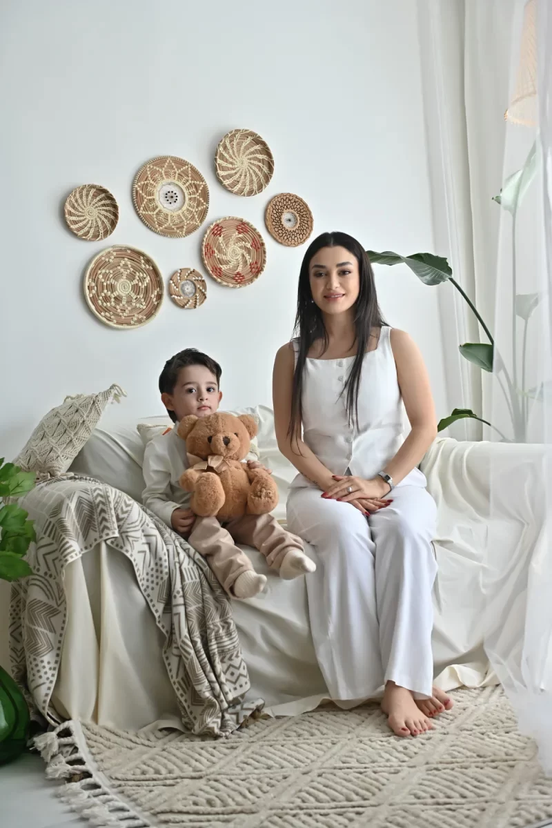 عکس مادر و فرزند پسر با عروسک خرس